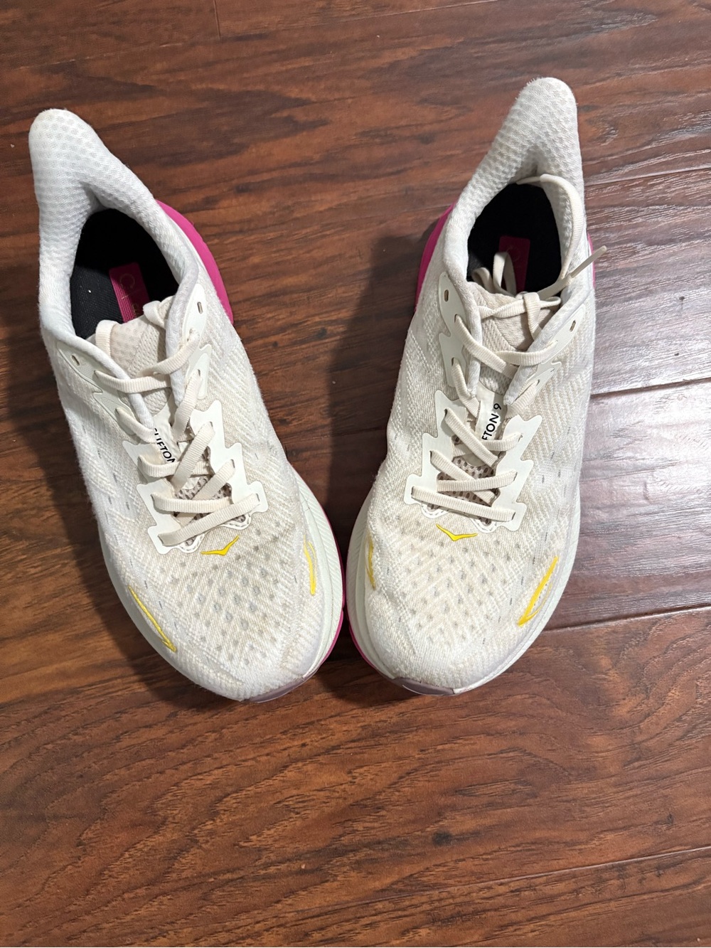 Hoka One One Clifton 9 Eggnog Blanc Pink Womens Size 8B Running Shoes